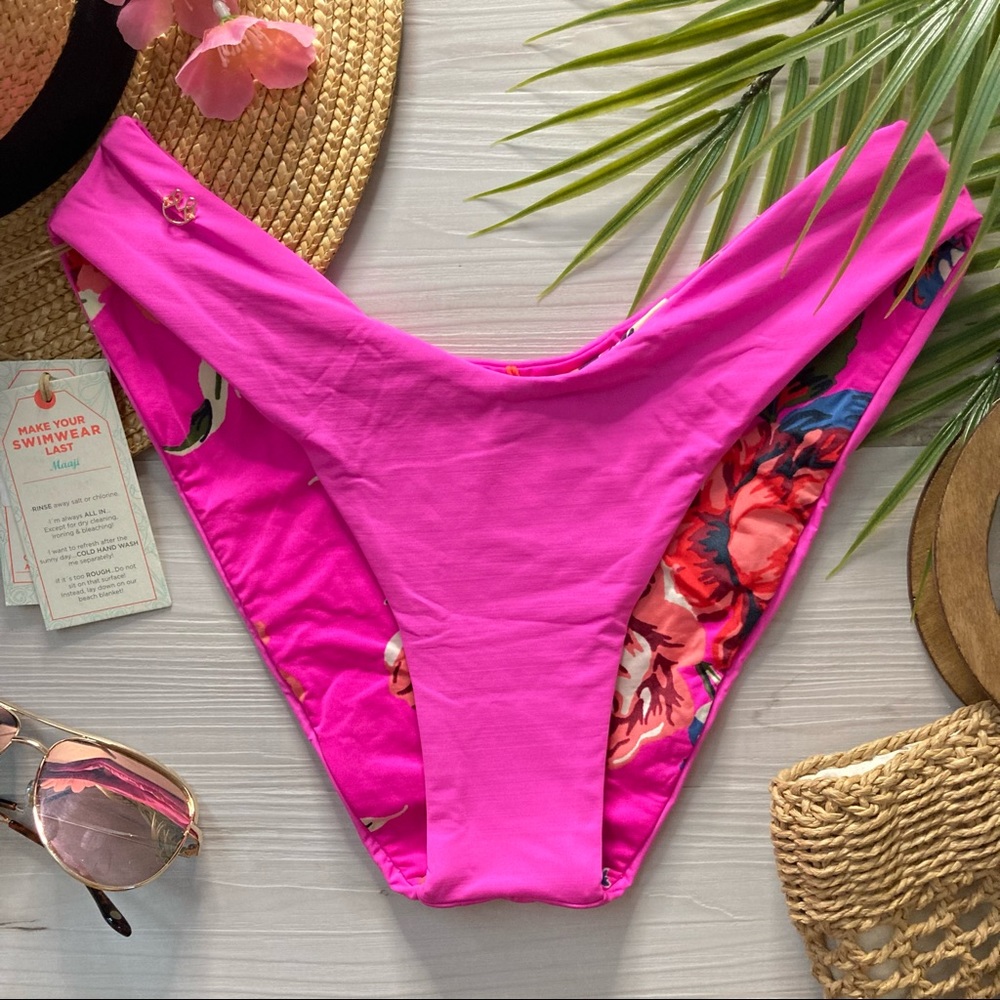 Maaji •• Hot Pink Floral Reversible Bikini BOTTOM👙🏝☀️✨💕